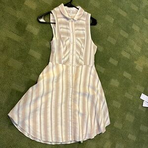 Bc g button front dress needs to be washed size 0